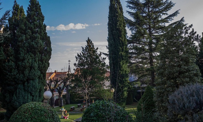 Miraflores de la Sierra Bed & Breakfast | Casa espiritualidad Ana mogas