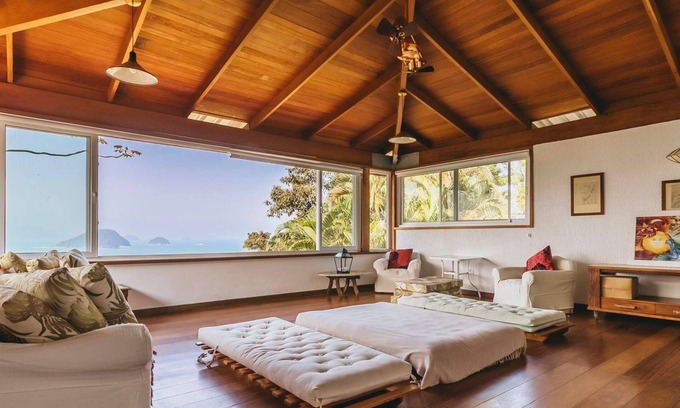Felix House | Casa Exclusiva em Ubatuba com Estilo Único