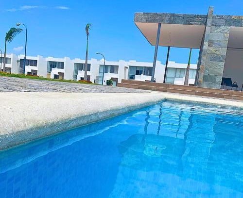 Manta House | Casa Familiar a Pasos del Mar Playa y Felicidad