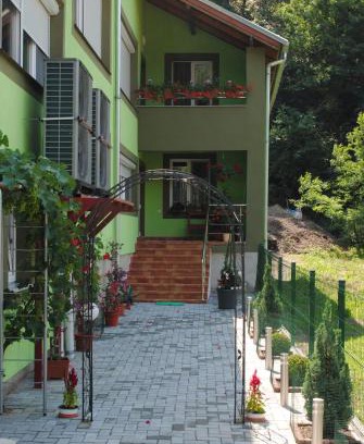Moneasa House | Casa Flori de Nuc