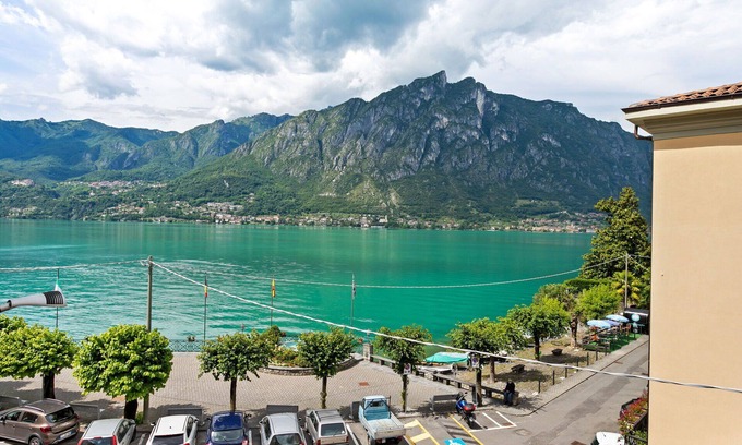 Claino Con Osteno House | Casa Glicine On The Lake, Vintage 4 Br Apartment With Garden By Halldis