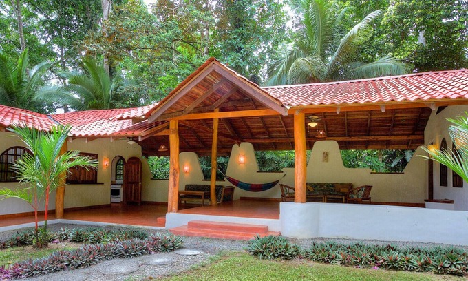 Chiguata House | Casa Idyll 2BR in Playa Chiquita