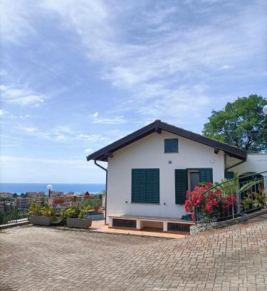 Vallecrosia House | Casa indipendente Roque Vista al mar con parking gratuito
