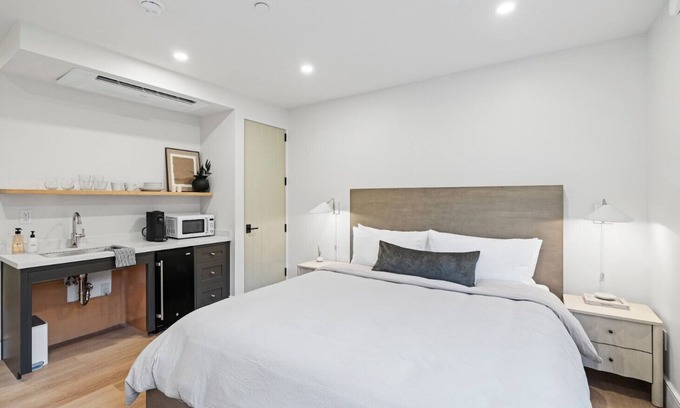 Laguna Apartment | Casa Jardin Unit 8-Boutique Suite in Downtown Santa Barbara