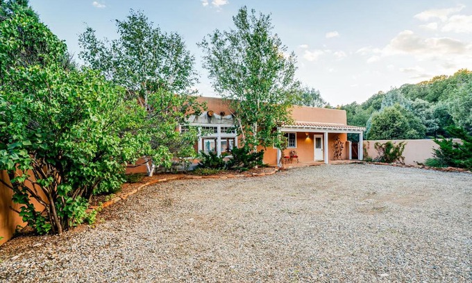 Valdez House | Casa Kiva