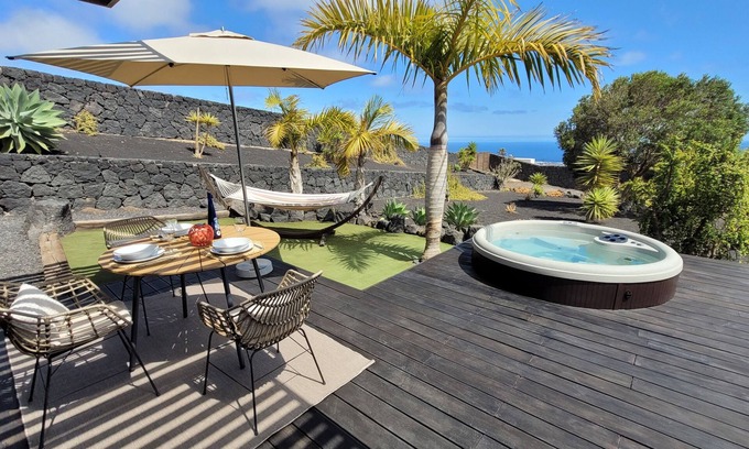 La Asomada Apartment | Casa La Asomada: sea views, jacuzzi, garden, wifi, air con