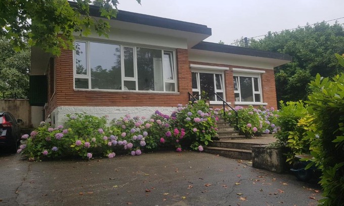 Oiartzun Villa | Casa Lekutxoa con amplio jardín cerca de San Sebastián