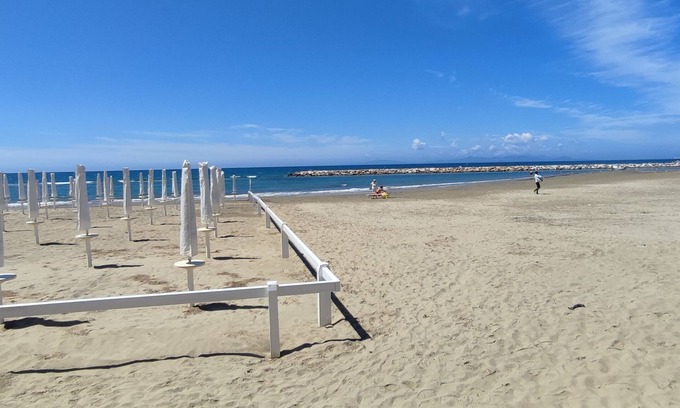 Follonica House | Casa Levante - Holiday home with direct access to the sandy beach