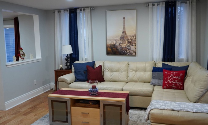 Utica House | Casa-Lux - Sleeps 12/5Bd - Utica NY