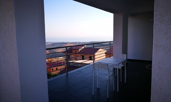 Favara Apartment | Casa Mare e Monti is an independent apartment
