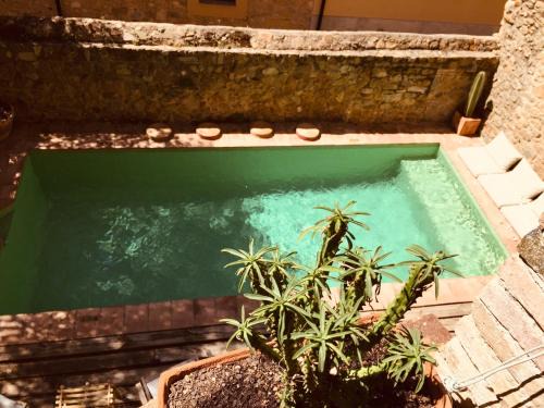 Sant Jordi Desvalls Bed & Breakfast | Casa Migdia