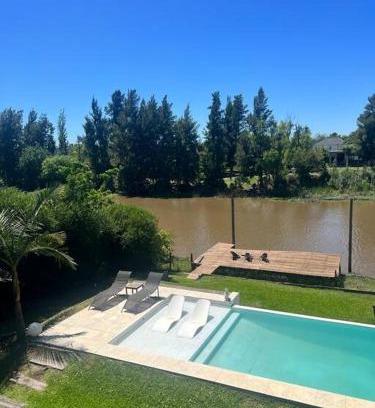 Ingeniero Maschwitz Villa | Casa minimalista con piscina y muelle en Nordelta-Villanueva