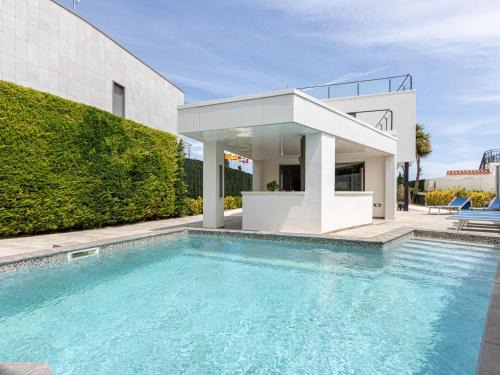 Bon Relax House | Casa moderna con piscina, Wi-Fi, AA, barbacoa y parking en Sant Pere Pescador - ES-89-73