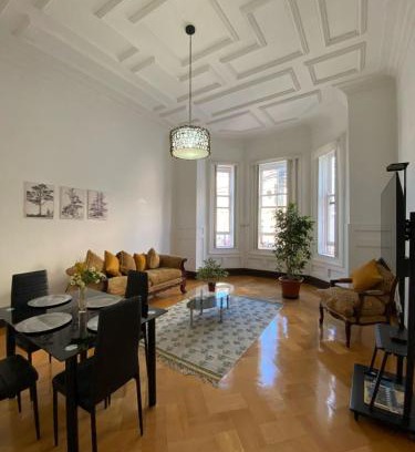 Cerro Alegre Apartment | Casa Montealegre