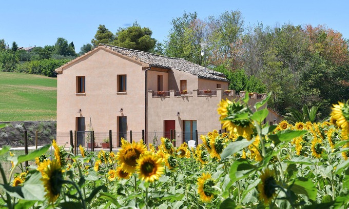 Monsano House | CASA MONTEFIORE 13 farmhouse in the Marche countryside