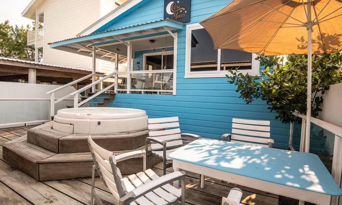 Isla de Utila House | Casa Moon in best neighborhood!