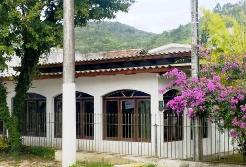 Porto Belo House | Casa no centro da cidade a 600 metros da praia.