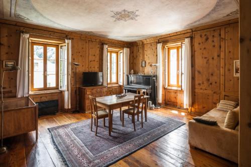 Castasegna House | Casa Pool tra St Moritz e il lago di Como