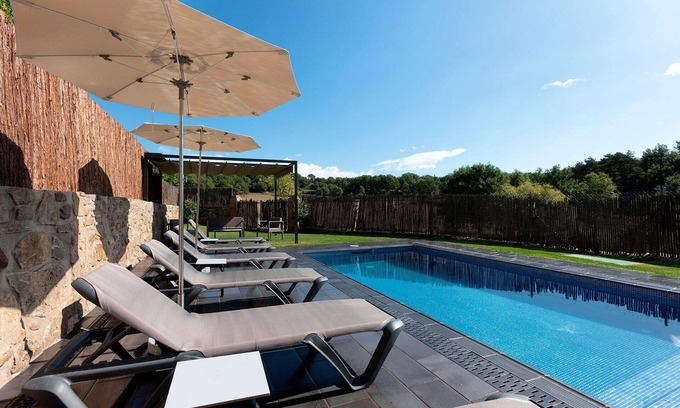 Sant Agusti de Llucanes Cottage | CASA ROVIRA (Magnificent rural house with jacuzzi in the garden and private pool)