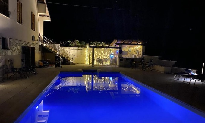 Alice Bel Colle House | Casa Roberto Pool with Bar 5 bedrooms 2 bathrooms Great For Groups
