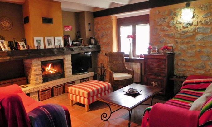 Peralejos de las Truchas House | Casa Rural " LA PARRA"