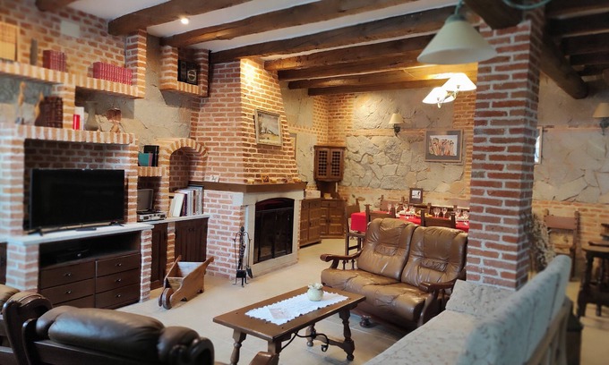 Velayos House | Casa Rural de Acogedor Estilo Castellano