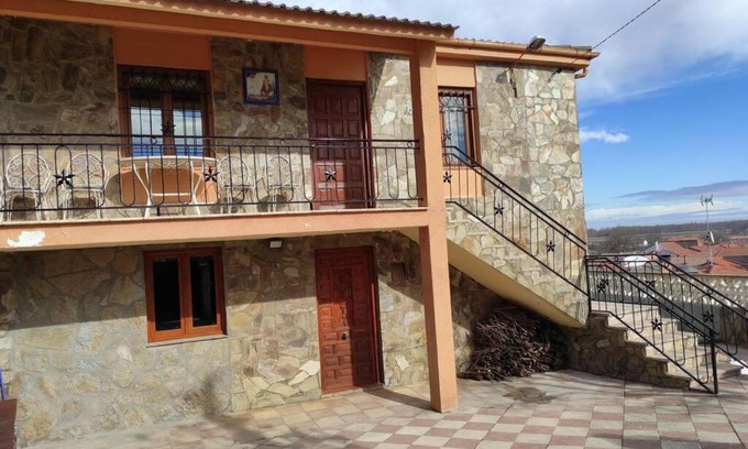 Alija del Infantado House | Casa Rural La Vizana