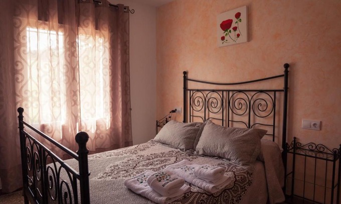 Las Nogueras House | Casa Rural Rosa Blanca