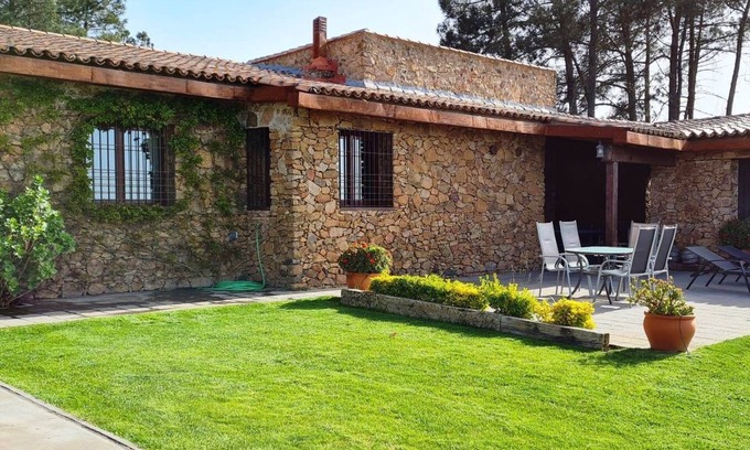 Monesterio Cottage | Casa Rural Sierra de Aguafría. Finca El Robledillo for 8 people