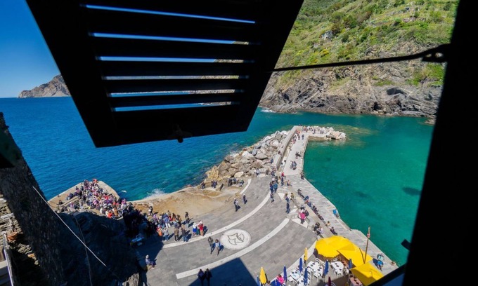 Vernazza Apartment | Casa Teresa with AC and Balcony