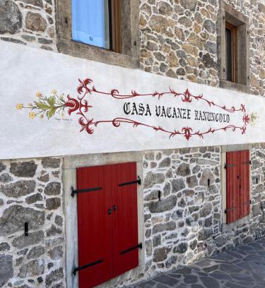 Sutrio Apartment | Casa Vacanze Ranuncolo 4