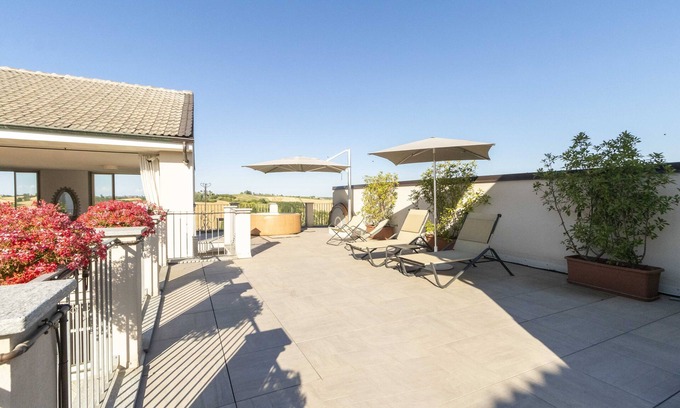 Scurzolengo House | Casa Verrua: relaxation in Monferrato with pool, hot tub and belvedere