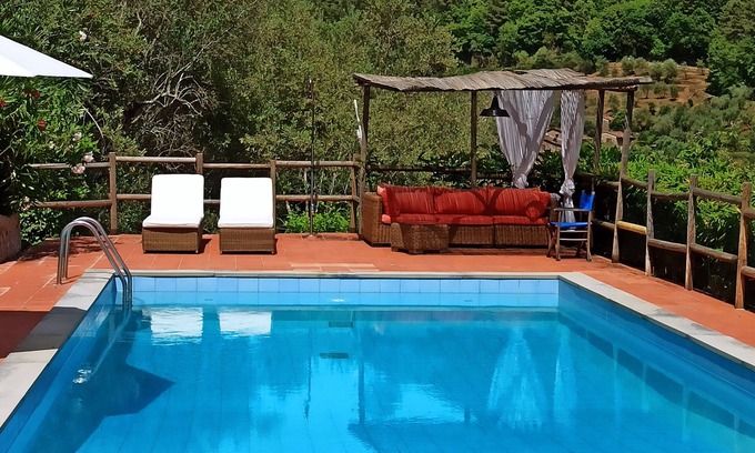 Vorno Villa | Casa/villa con piscina privata con acqua salata wifi A/C 7 Km da Lucca