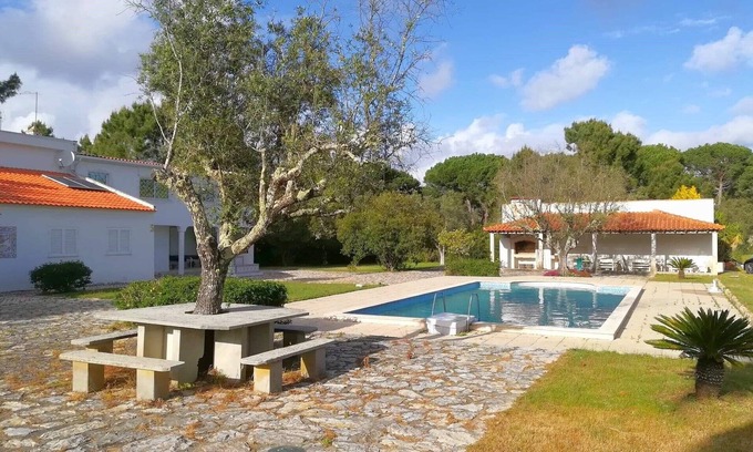 Sao Lourenco Cottage | CASAL DO CHOUPELO Farm with pool, barbecue, games room and land