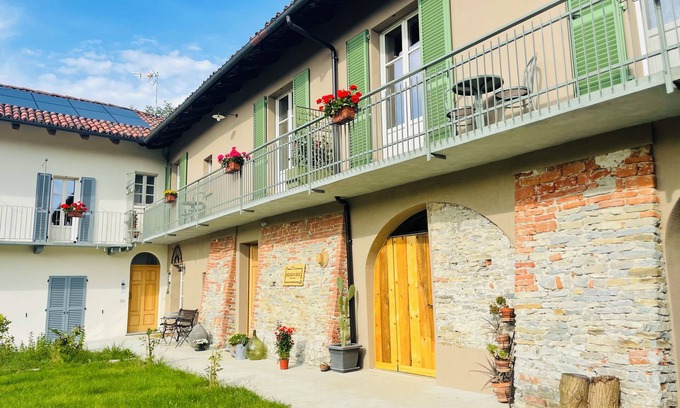 Rodello Apartment | Cascina Piandamiane|Suite Elvira, charm and relaxation among the hazel groves of the Langhe