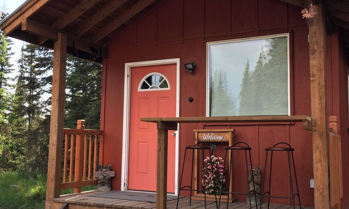 Cohoe Cabin | Casey’s Bear Den is a cozy cabin near Johnson Lake and the Kasilof River