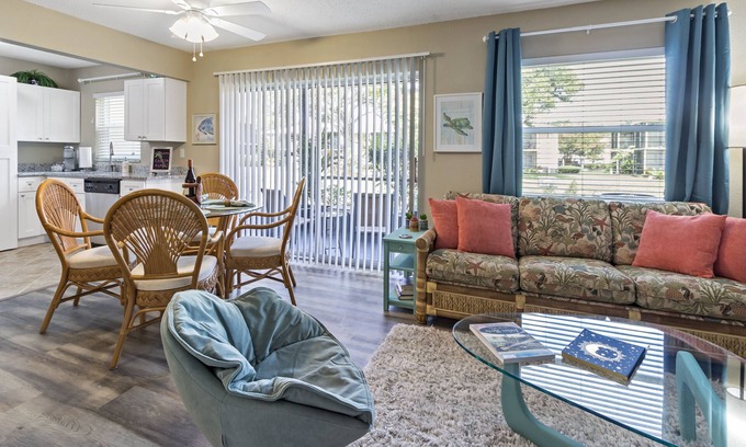 Anona Condo | "Casita Playa" Our Super-Cute 1/1 Beach Getaway! 6 min from IRB!