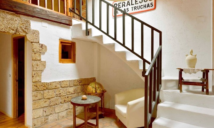 Peralejos de las Truchas Cottage | Casona Rústica Piedra y Madera ,cómoda ,amplia Ideal Familia. PN Alto Tajo