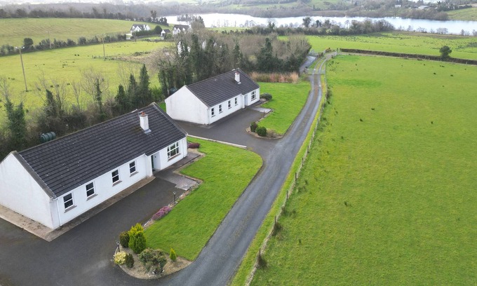 Ardue Cottage | Cassidy Cottages. Cosy 3-Bedroom Cottage, with Lake views and free wifi.