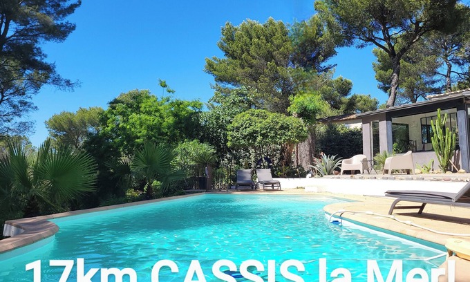 Saint-Menet House | CASSIS 18KM MAS OASIS VERDURE FABULEUX HAVRE PAIX RARE PISCINE JETS DÉCOR ZEN