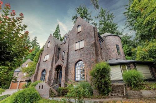 Southwest Hills House | Castle Estate in SW Portland minutes from Downtown