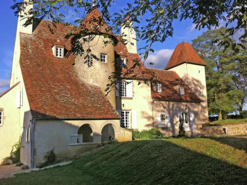 Le Veurdre House | Castle in Le Veurdre near Forest and River