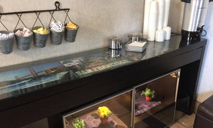 Russian Hill Hotel | Castle Inn