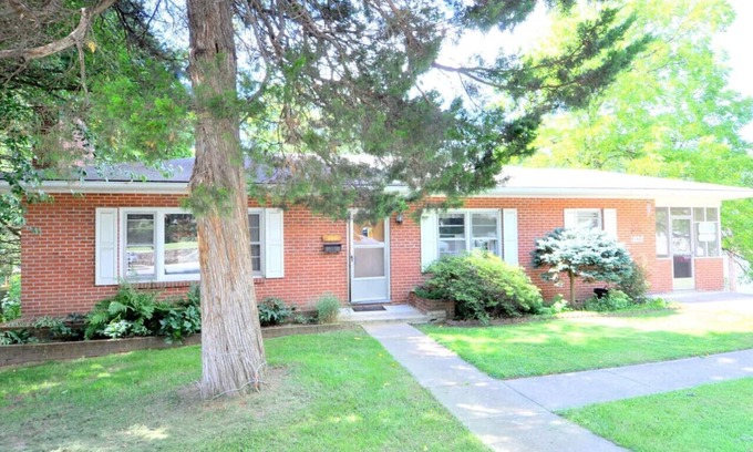 Berkeley Springs House | Castle View - wifi, game room, grill, fireplace, kid friendly, pets