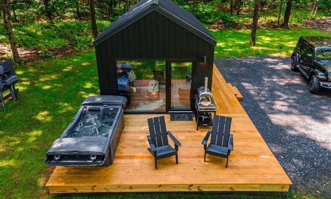 Jefferson House | Catskill Modern Tiny Escape Hot Tub Sauna Outdoor Theatre