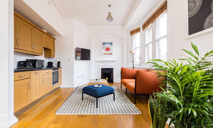 Chinatown Apartment | CCR4 - One Bedroom Apartment, Sleeps 2