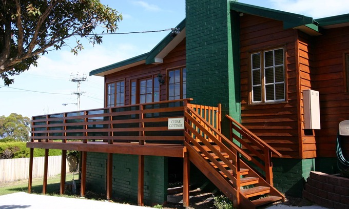 Blackmans Bay House | Cedar Cottages Blackmans Bay