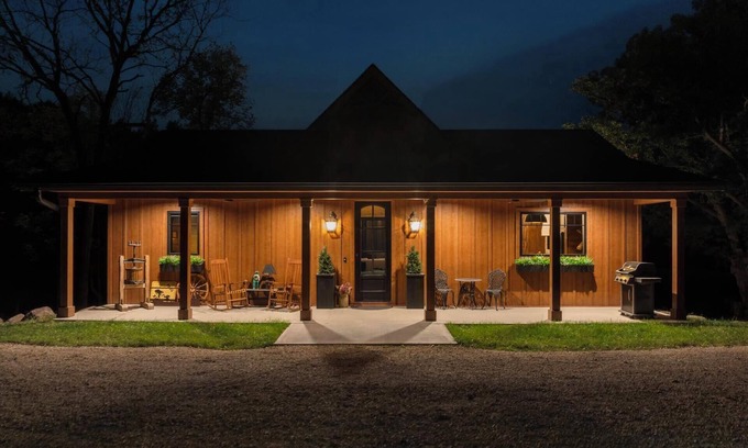 Elizabeth Cabin | Cedar Cove Cabin, Private Beach near Galena