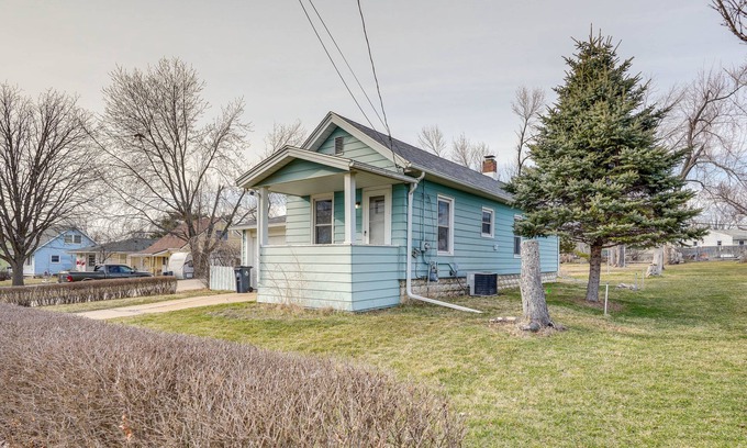 Cedar Rapids House | Cedar Rapids Vacation Home Near Downtown District!