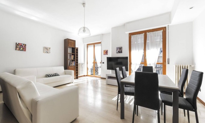 Bullona Apartment | Cenisio M5 Lovely apartment with balcony!